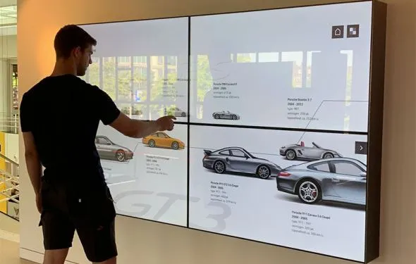 Interactieve videowall met Omnitapps voor Porsche